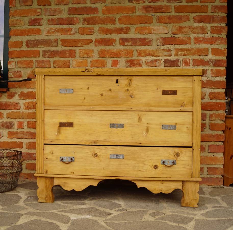 Starožitná truhla s šuplíkem k renovaci
