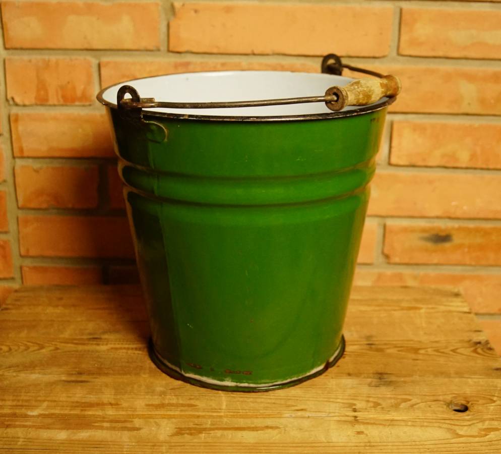 Tmavě zelený smaltovaný kýbl