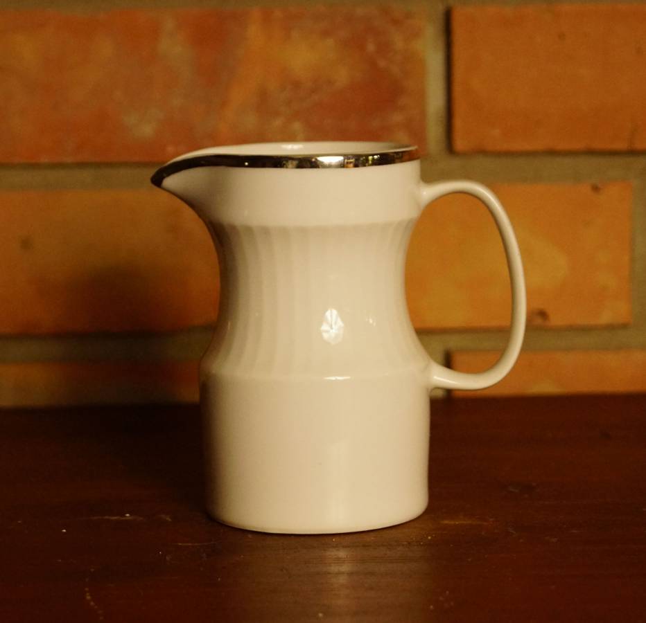 Porcelánová mléčenk