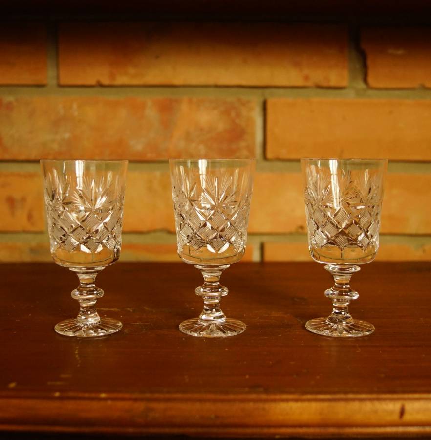 3 broušené skleničky