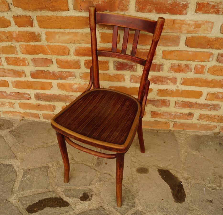 Dřevěná vínová židle Thonet