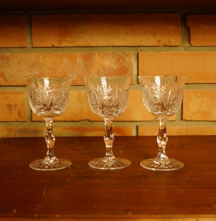 3 broušené sklenice