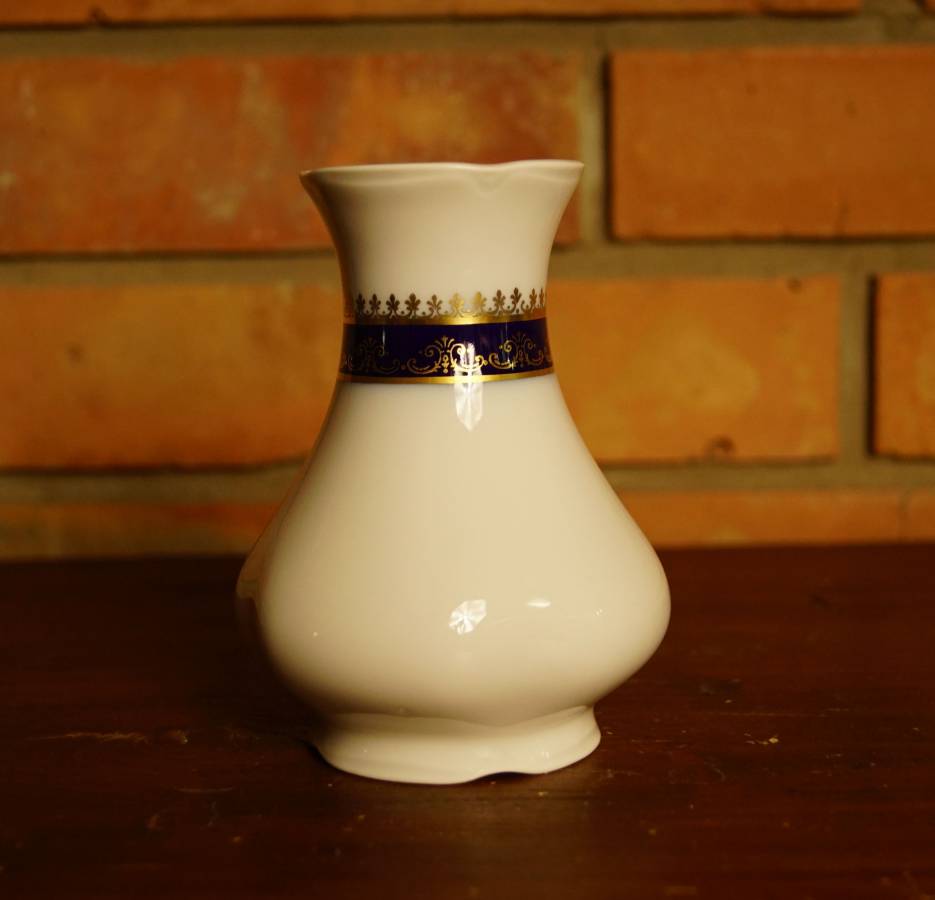 Porcelánová vázička