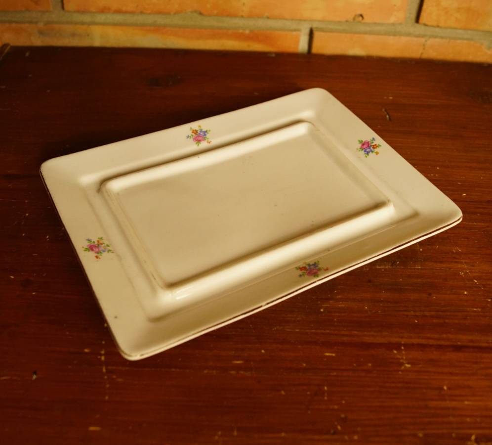 Porcelánový tácek na máslo