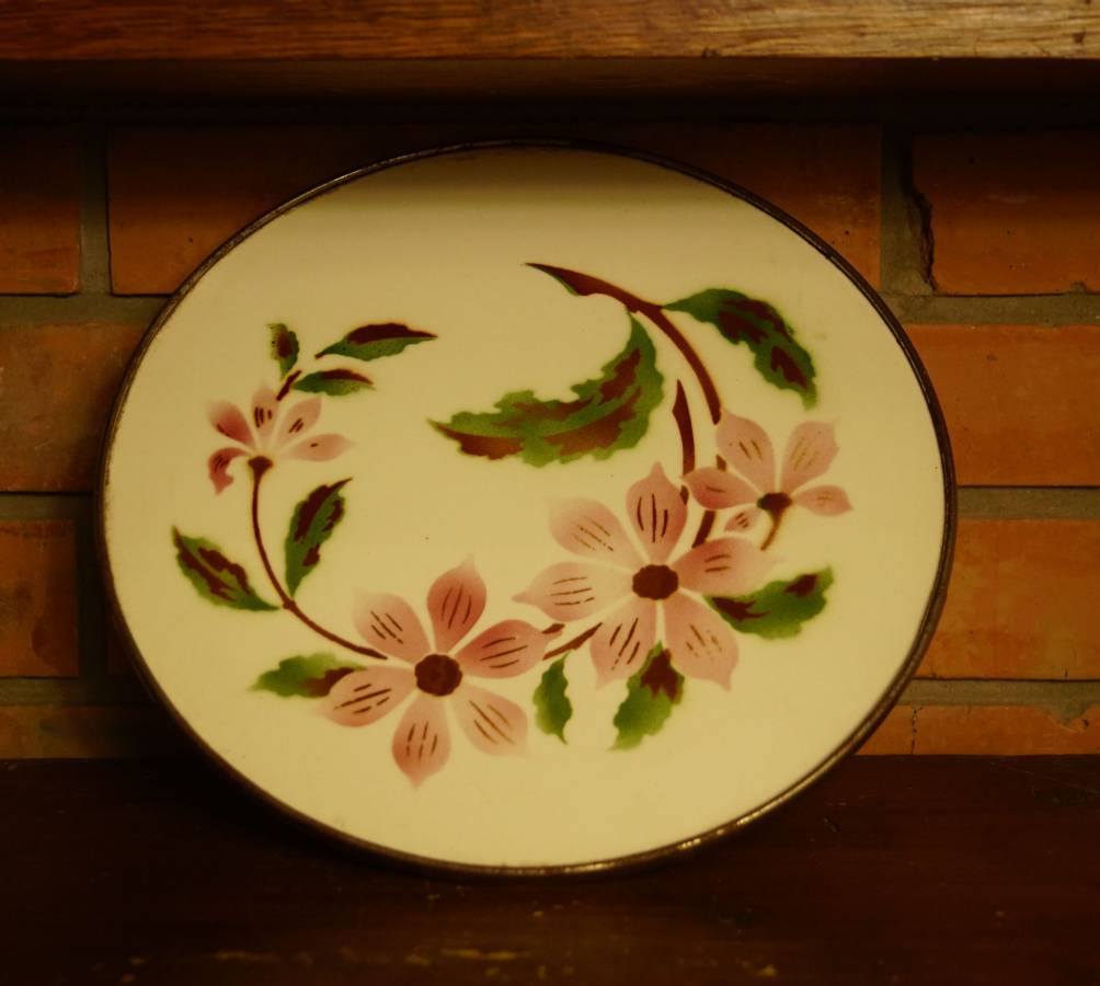 Kulatý porcelánový tác