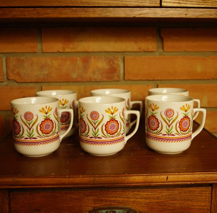 6 ks hrnky s ornamenty
