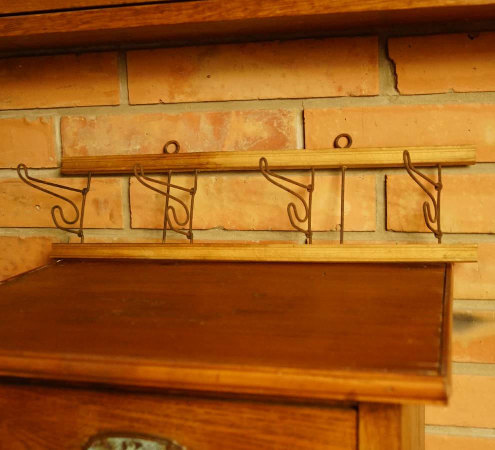 Starý věšák