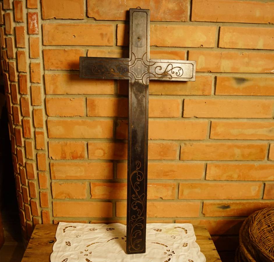 Starý černý kříž