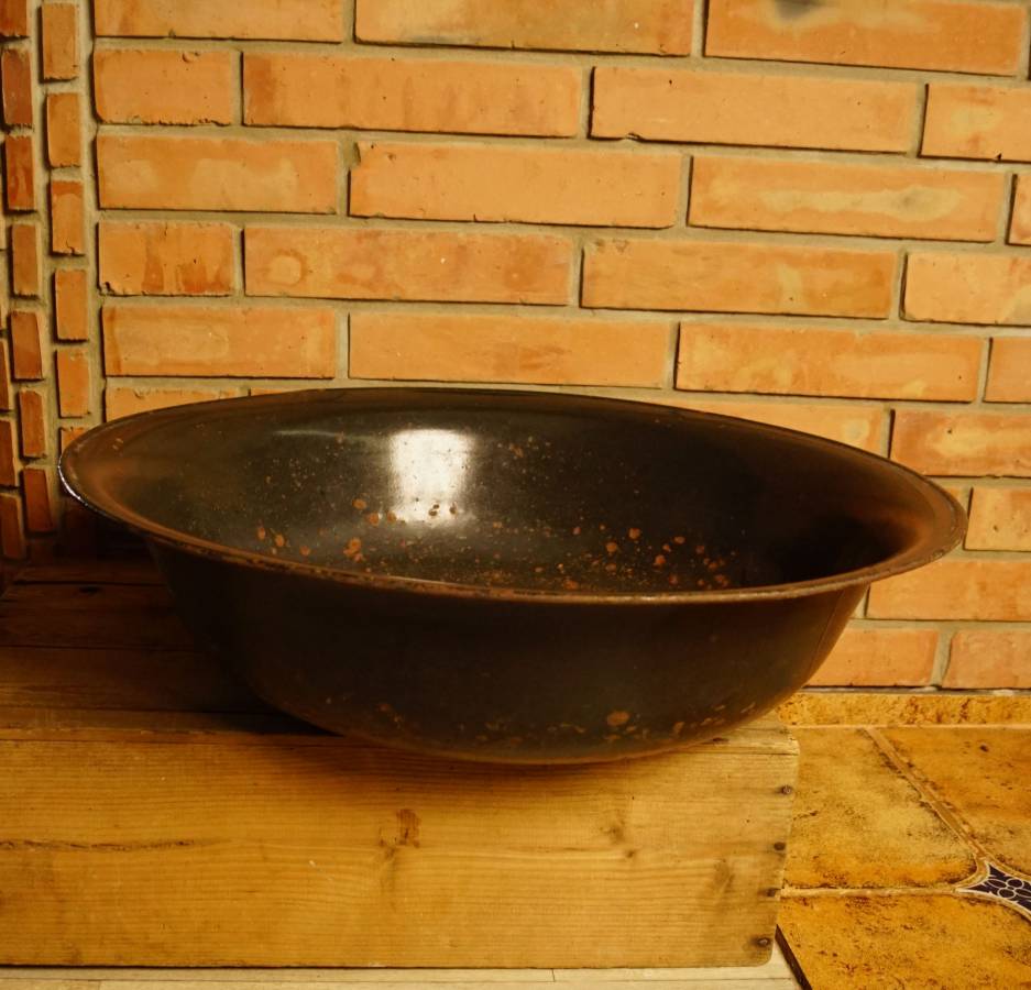 Černý veliký smaltovaný lavor