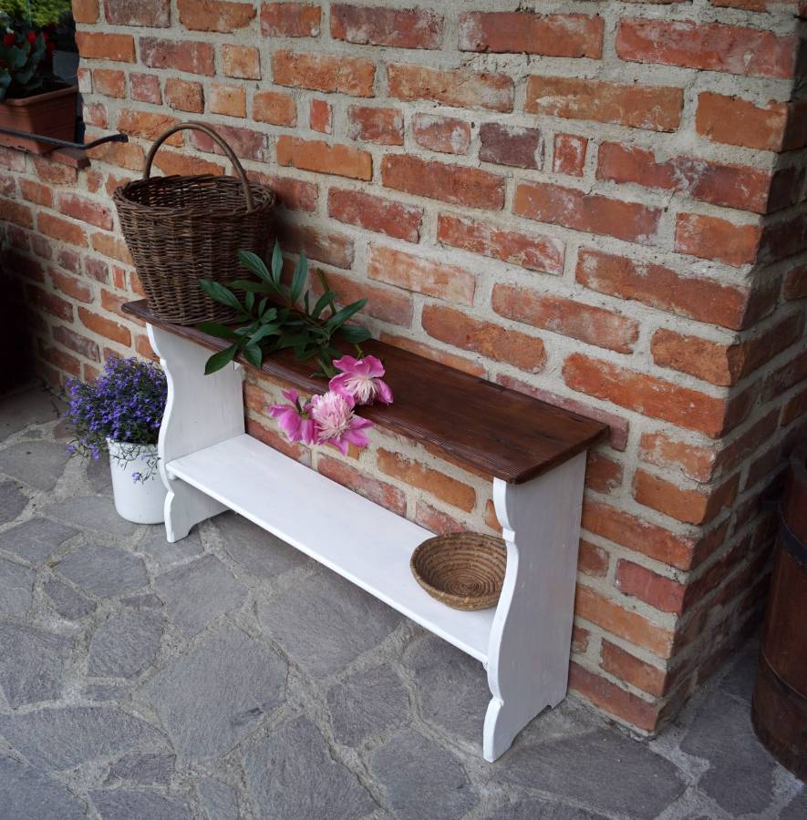 Dřevěná lavice po renovaci