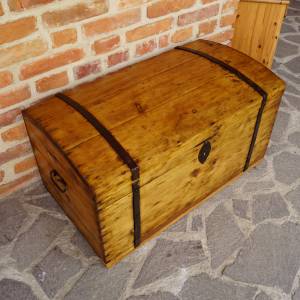  Velká dřevěná truhla po renovaci