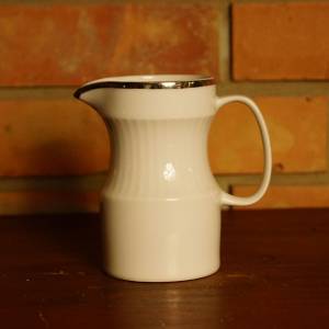 Porcelánová mléčenk