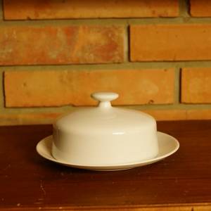 Bílá porcelánová miska s poklopem