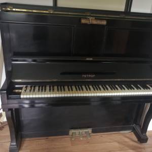 Piano - klavír PETROF