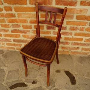 Dřevěná vínová židle Thonet