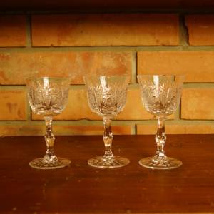 3 broušené sklenice