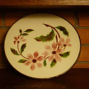 Kulatý porcelánový tác