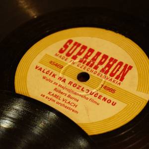 Staré vinylové desky k dekoraci