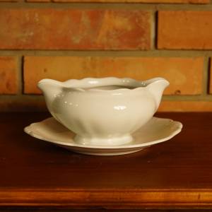 Bílý porcelánový omáčník