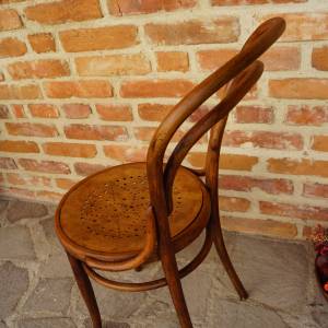 Starožitná židle Thon 01 po renovaci