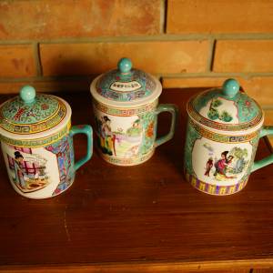 Čínský porcelán - hrnečky s pokličkou - 3 ks