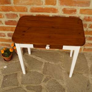 Menší stoleček po renovaci