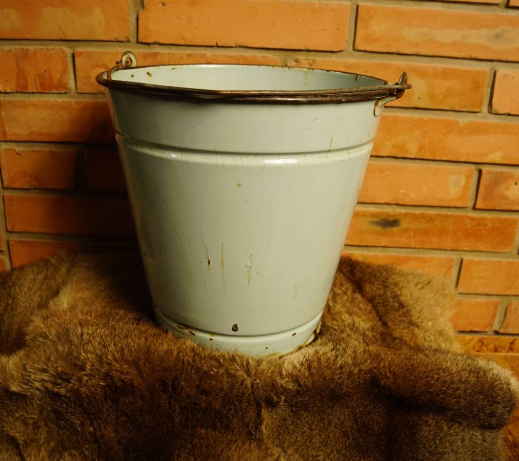 Bleděmodrý smaltovaný kýbl