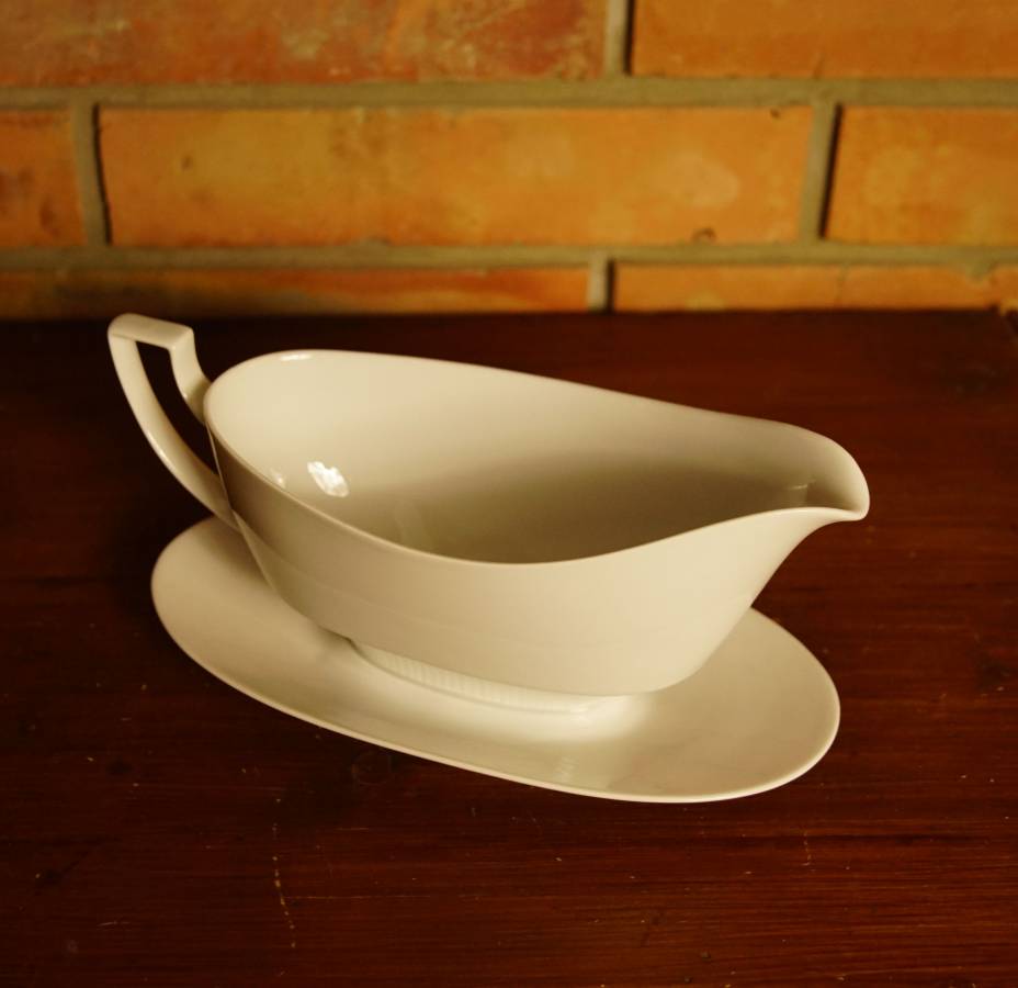 Bílý porcelánový omáčník