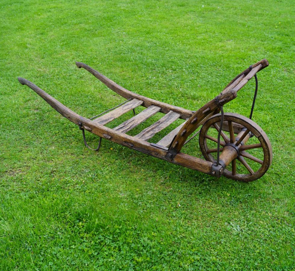 Nádherný starý trakař