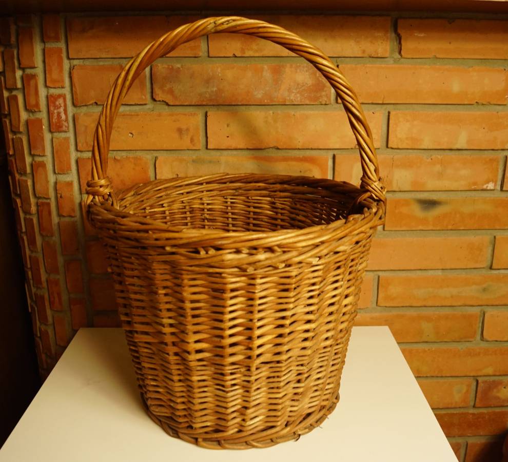 Vetší proutěný koš