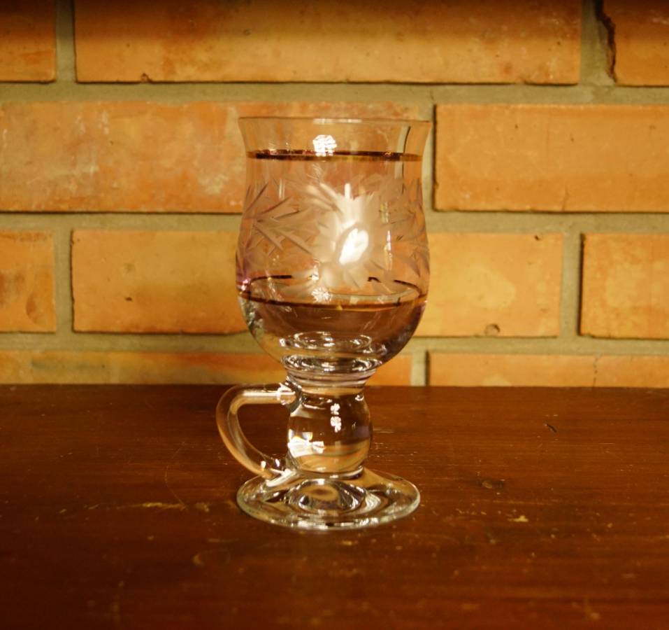 Sklenice s ouškem