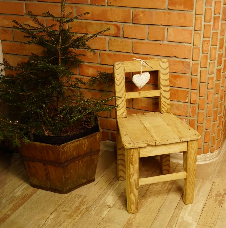 Dětská stará židlička