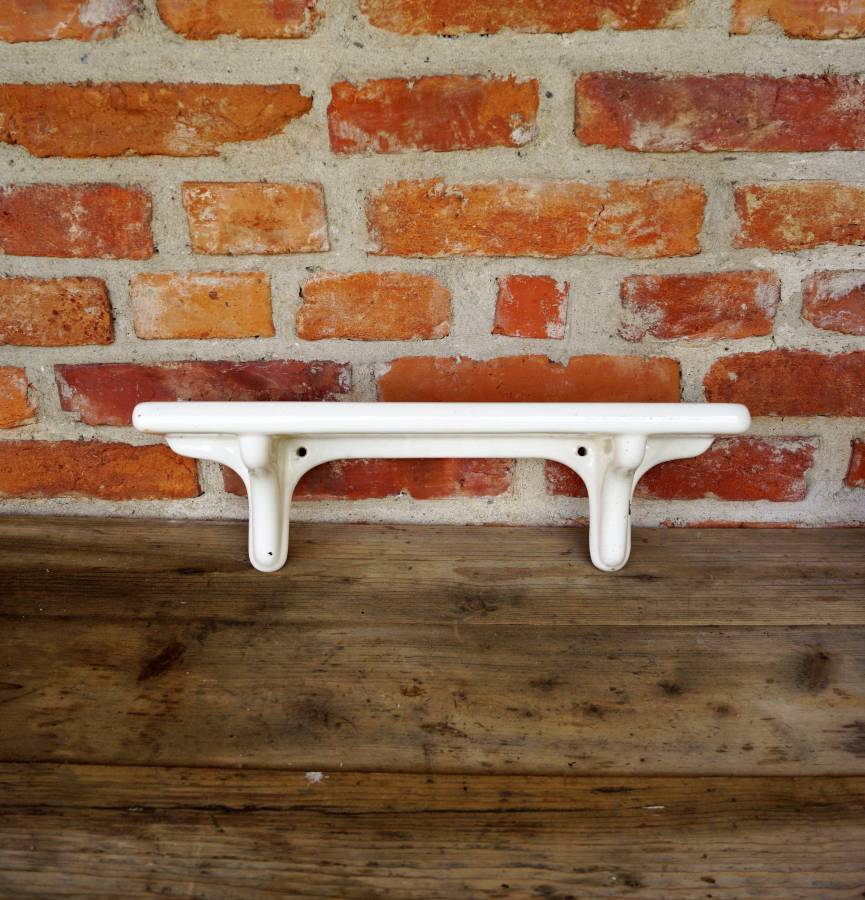 Bílá porcelánová polička do koupelny