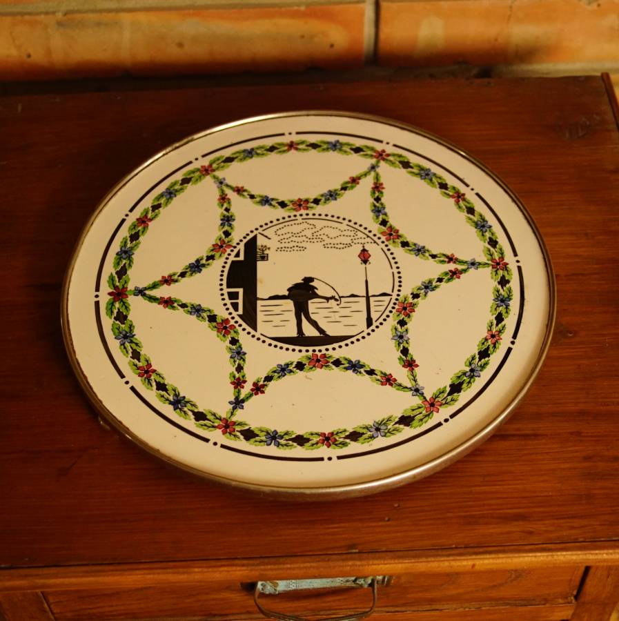 Starý porcelánový tác