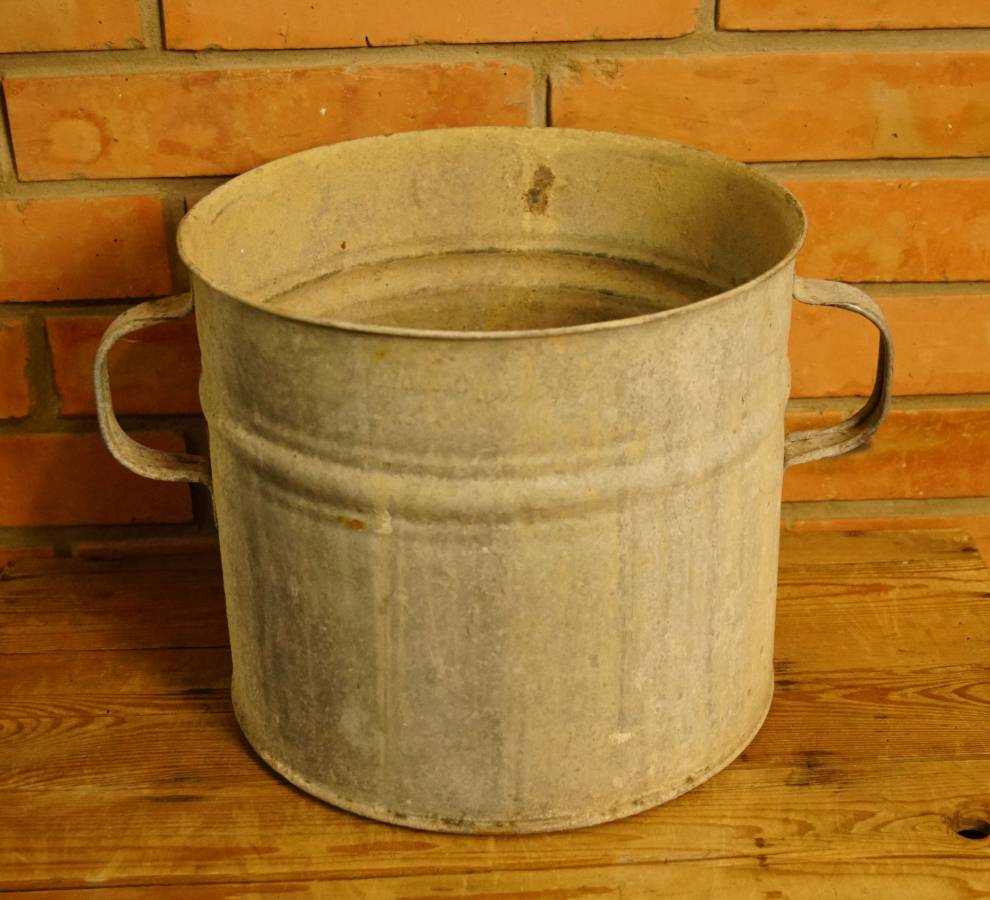 Pozinkovaný hrnec - ucháč menší