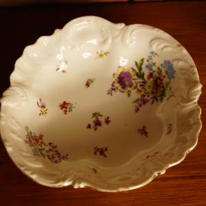 Staré porcelánové květinové mísy