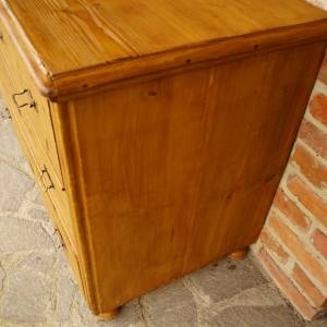Stará komoda po renovaci