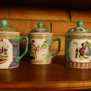 Čínský porcelán - hrnečky s pokličkou - 3 ks