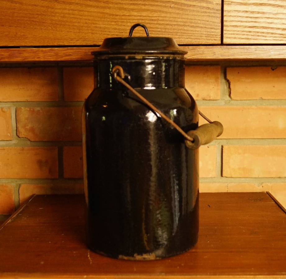 Černá smaltovaná bandaska