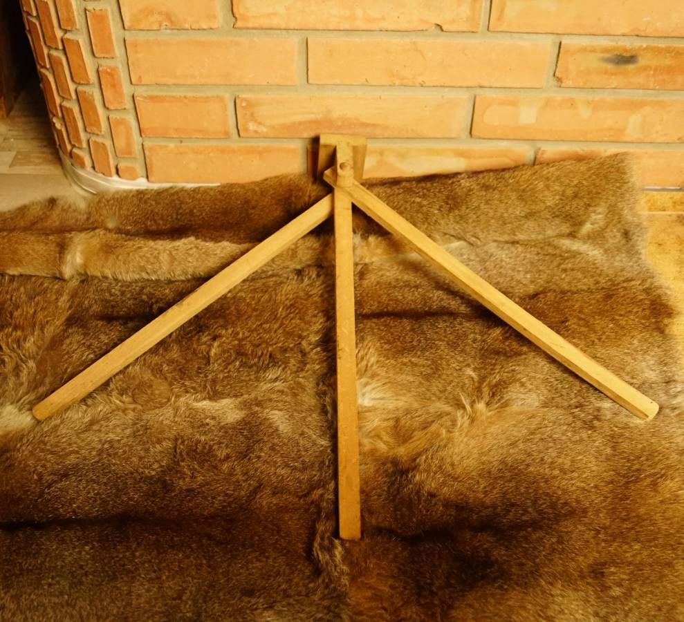 Dřevěný věšák na ručníky