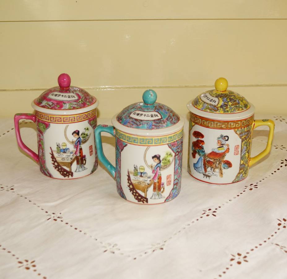 Čínský porcelán - hrnečky s pokličkou - 3 ks