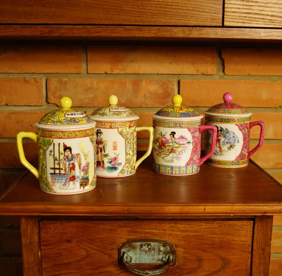 Čínský porcelán - hrnečky s pokličkou - 4 ks