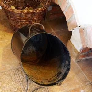 Černé smaltované uhláky