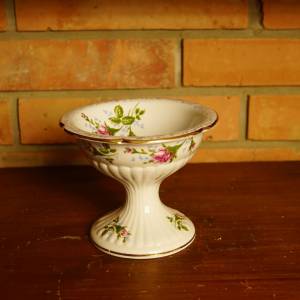 Porcelánový pohár