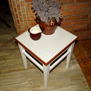 Bílé štokrdle po renovaci 14