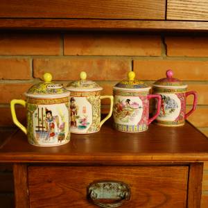 Čínský porcelán - hrnečky s pokličkou - 4 ks