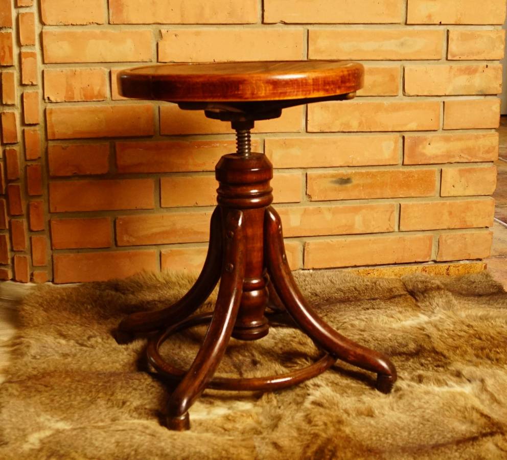 Točící židlička Thonet ke klavíru