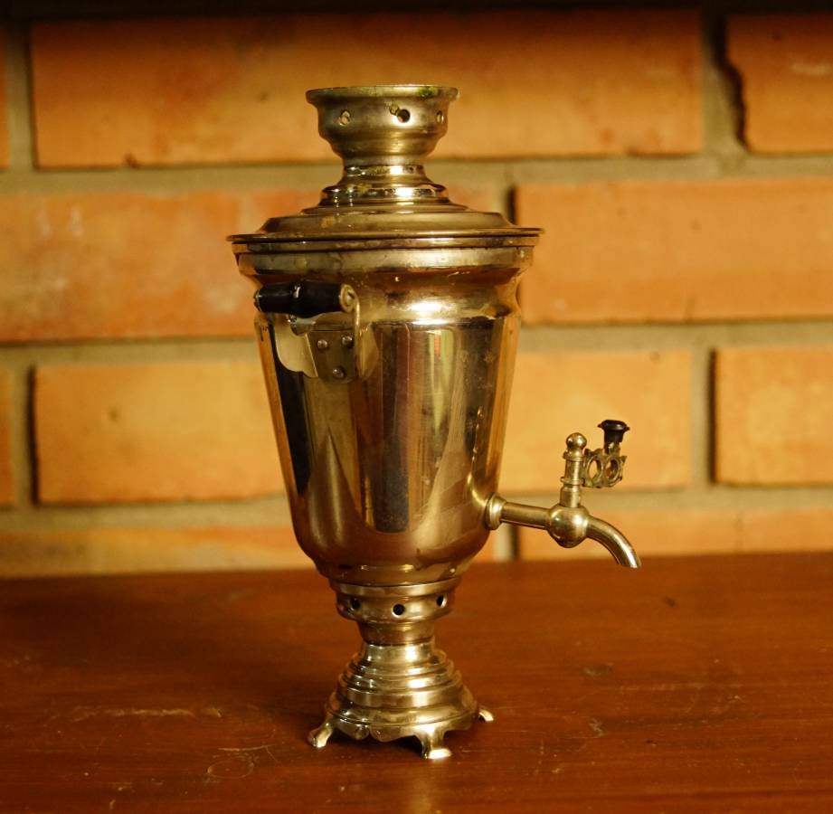 Starý malý samovar