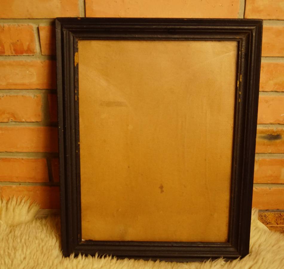 Černý dřevěný rám