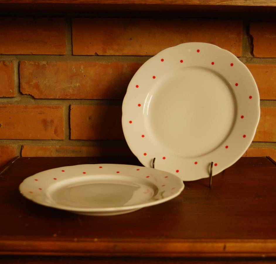 2 Desertní talíře - červený puntík